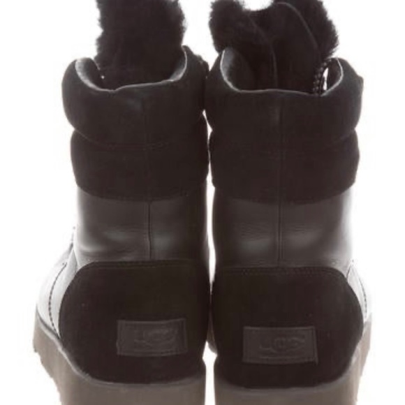 Ugg Waterproof boot with shearling. - Picture 3 of 3